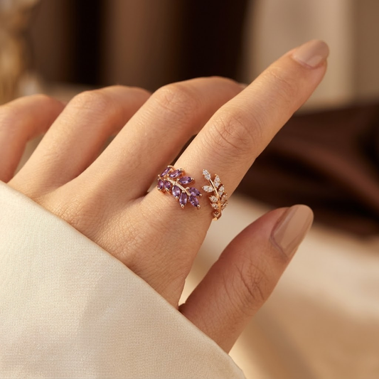 Gouden Ring Met Amethist In Bladvorm