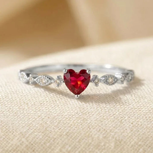 Gouden Ring Met Hartvormige Robijn