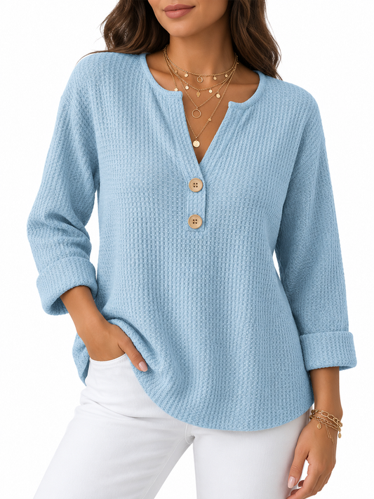 Lucie Gegolfd Henley T-shirt met Knopen