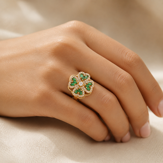 Gouden Bloemenring Met Smaragd