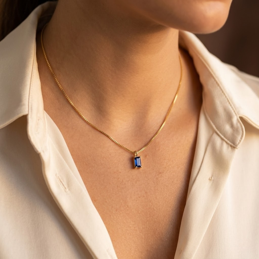 Minimalistische Gouden Ketting Met Saffier