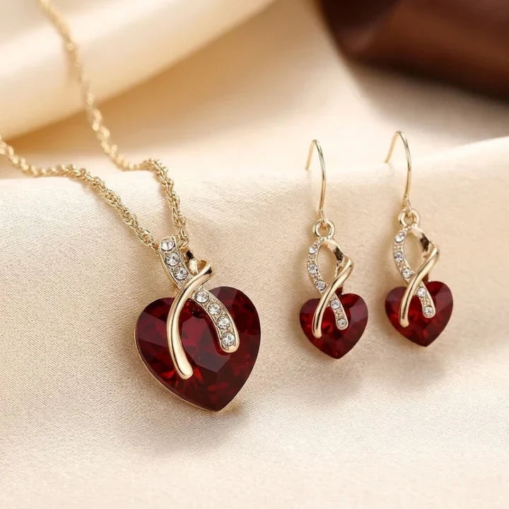 Set Gedraaide Gouden Hartsieraden Met Robijn