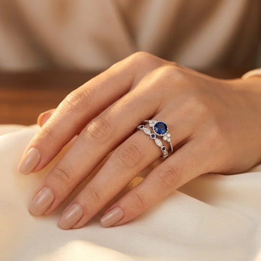 Zilverkleurige Halo Ring Met Saffier