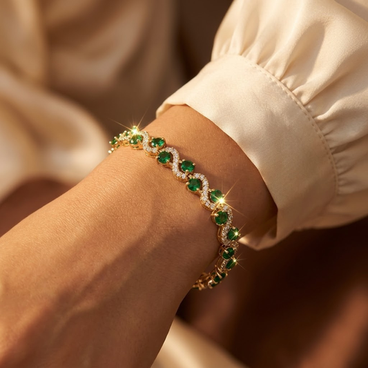 Goudkleurige Halo Armband Met Smaragd