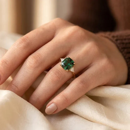 Gouden Solitair Ring Met Kussenvorm