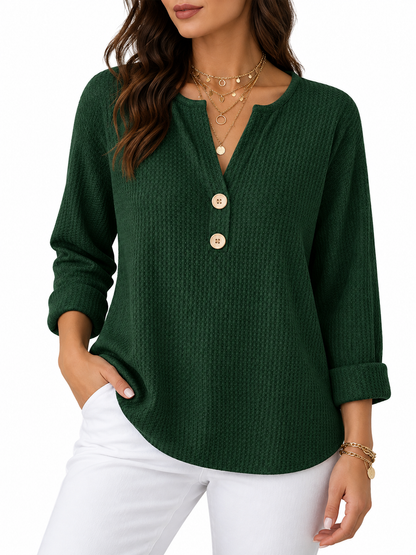 Lucie Gegolfd Henley T-shirt met Knopen