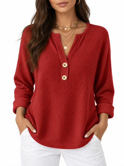 Lucie Gegolfd Henley T-shirt met Knopen
