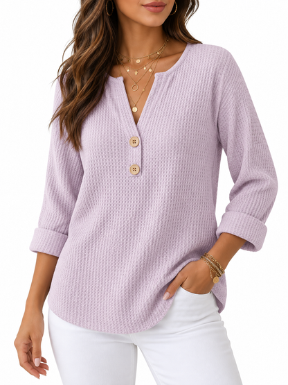 Lucie Gegolfd Henley T-shirt met Knopen