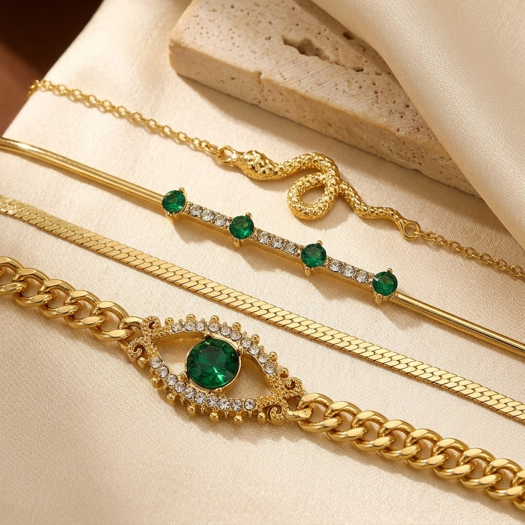Set Armbanden Met Goudkleurige Smaragd
