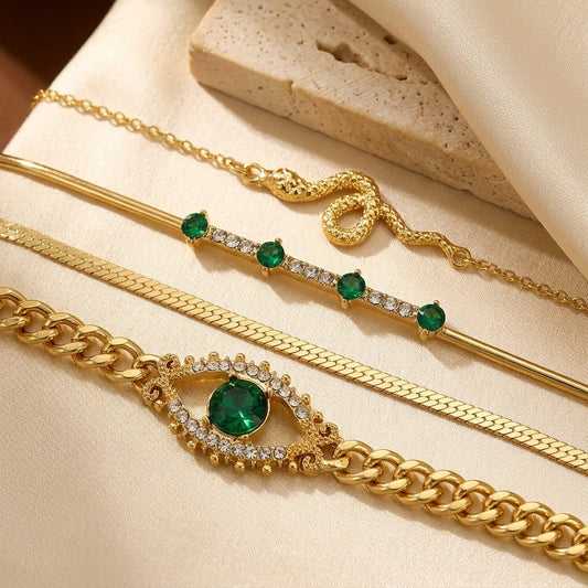 Set Armbanden Met Goudkleurige Smaragd