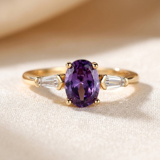 Gouden Ring Met Amethist En Drie Stenen