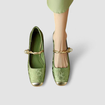 Camille Satijnen Pumps Met Sierhak