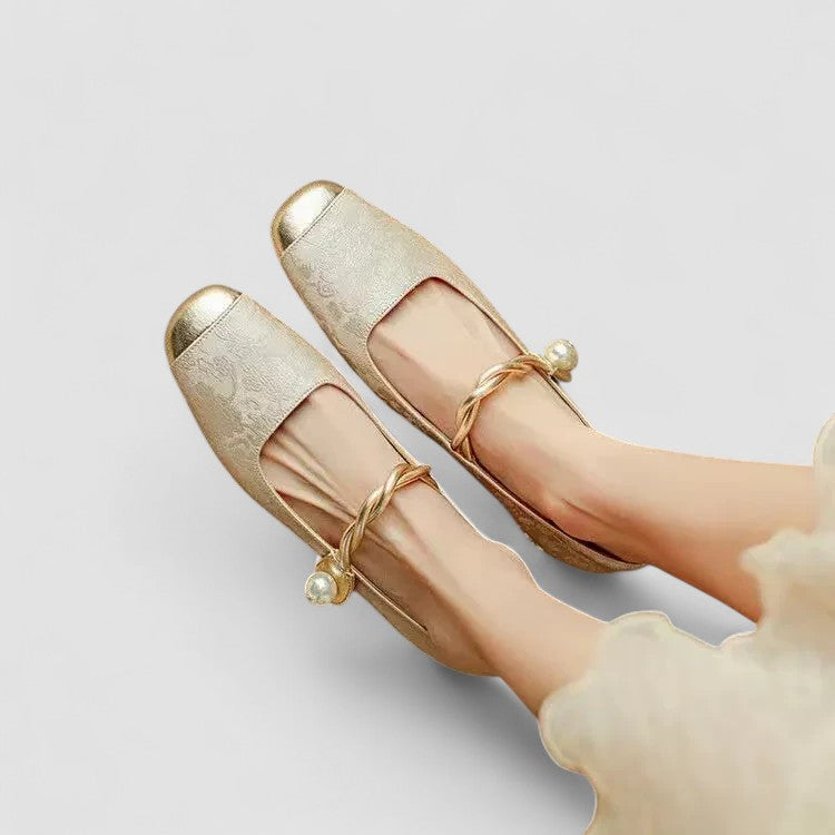 Camille Satijnen Pumps Met Sierhak