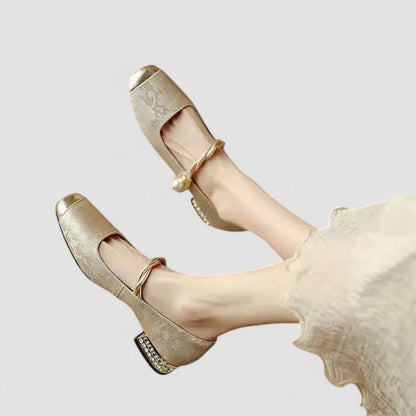 Camille Satijnen Pumps Met Sierhak
