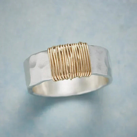 Ring Met Zilveren En Gouden Draad
